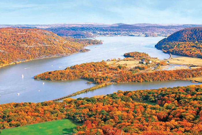Hudson River, autumn foliage